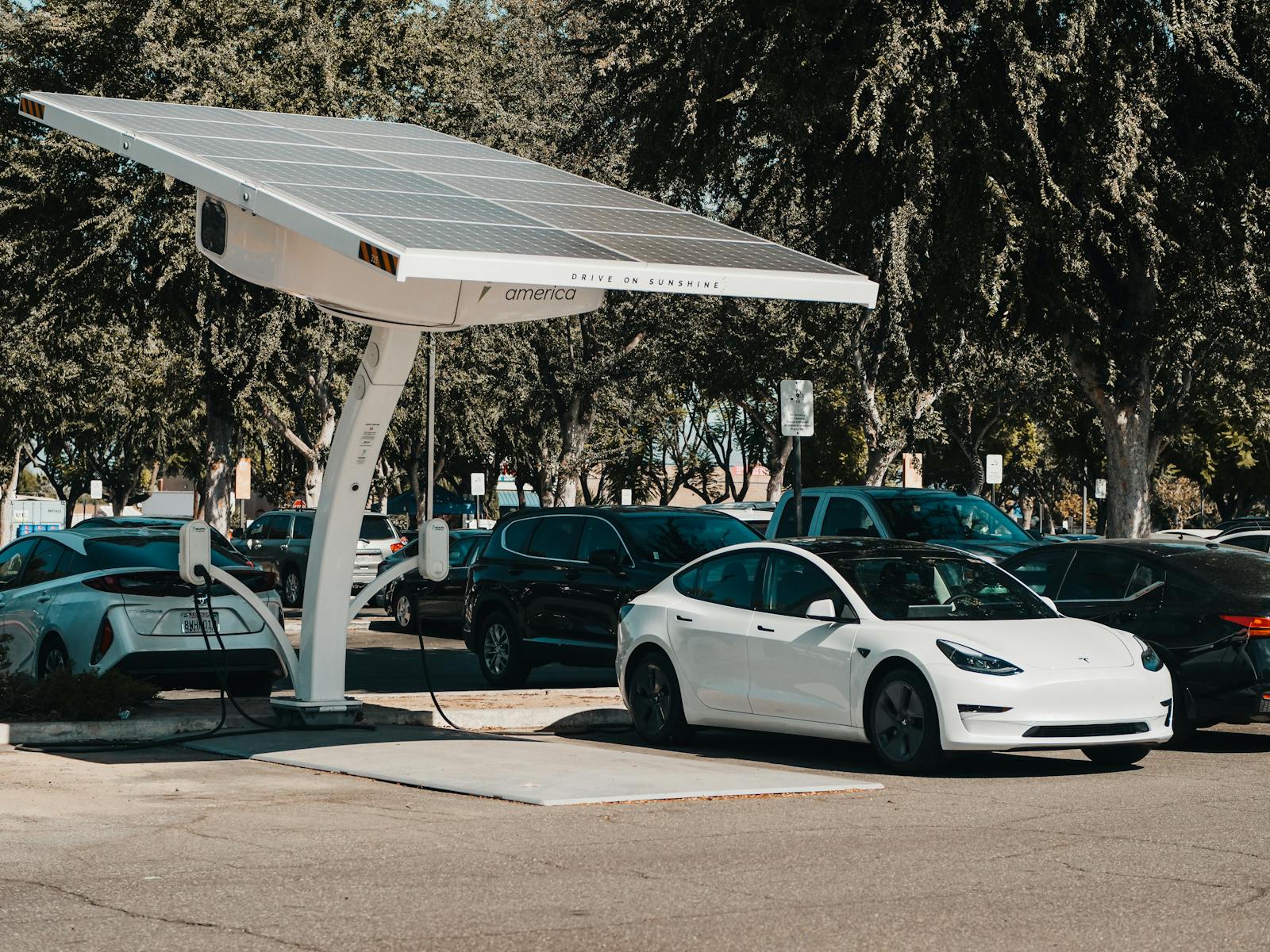 Voiture électrique en charge