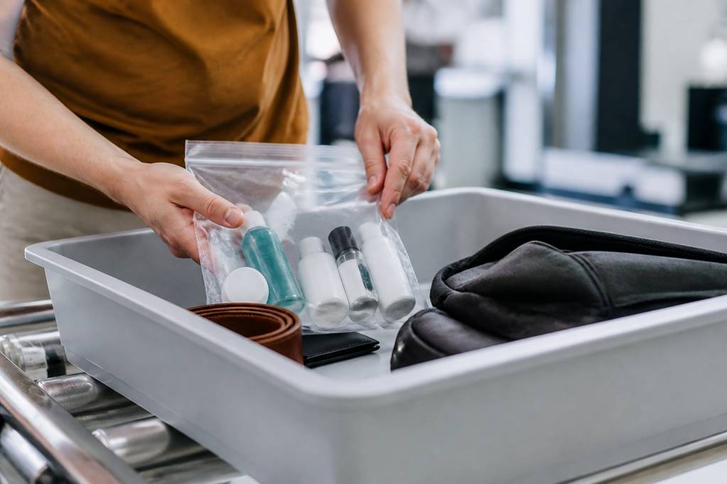 Guide du 100ml aeroport : règles et conseils pour voyager sereinement