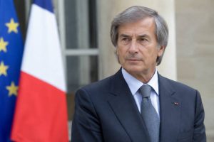 Bolloré et politique : comprendre les liens entre le groupe et la vie politique française