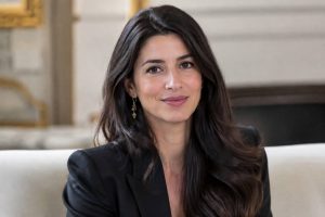 Qui est Ava Djamshidi Mari et quel est son parcours ?