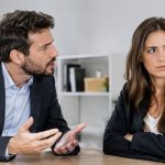 Acrimonieux : définition, synonymes et exemples d’utilisation